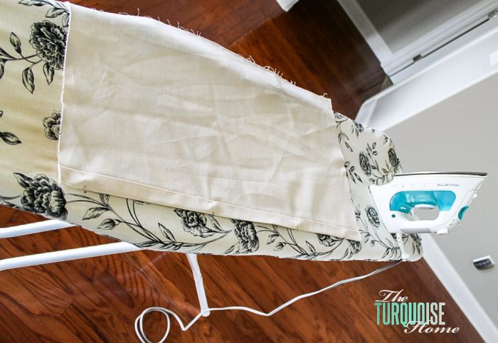 I want to throw my sewing machine out the window every time I use it, but this tutorial is SO easy!! Easy DIY Throw Pillow Cover tutorial for beginners