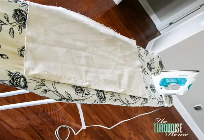 ¡Quiero tirar mi máquina de coser por la ventana cada vez que la uso, pero este tutorial es TAN fácil! Easy DIY Throw Pillow Cover tutorial for beginners