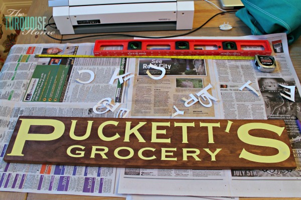 How to make a hand painted sign with a silhouette cameo | TheTurquoiseHome.com