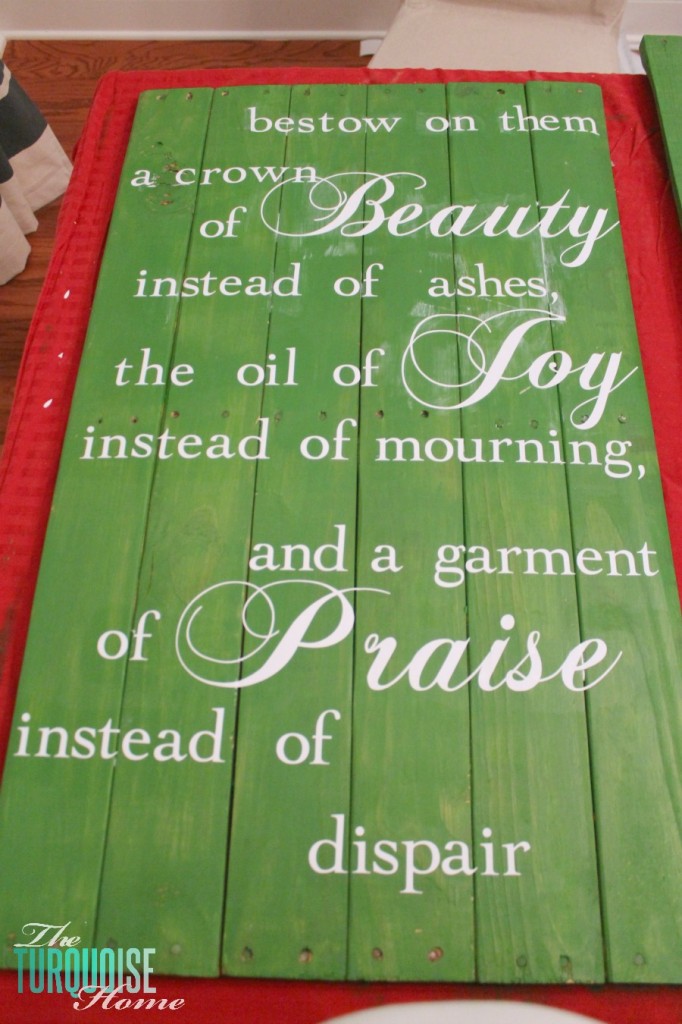 How to make a beautiful hand-painted sign from pallets!