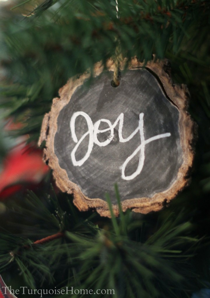 Chalkboard Wood-Slice Ornaments #DIY #Christmas