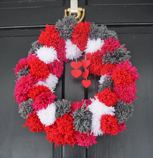 DIY Pom Pom Yarn Wreath