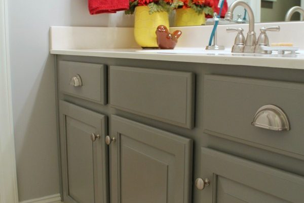 Traditional-Americana Guest Bathroom Update: painted walls, cabinets, new hardware and a punch of color!