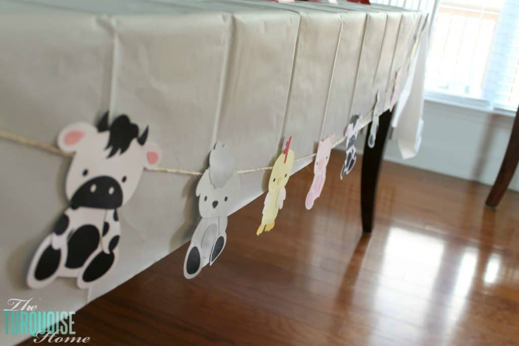 Barnyard Animal Birthday Party {with cute paper banner tutorial} #diy #party #barnyard