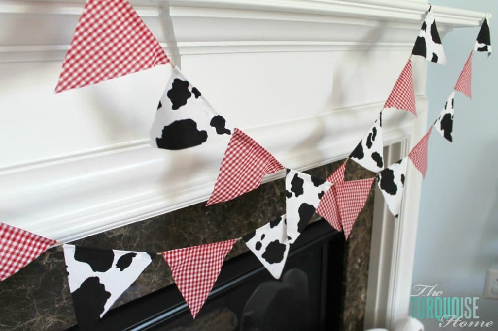 Barnyard Animal Birthday Party {with cute paper banner tutorial} #diy #party #barnyard