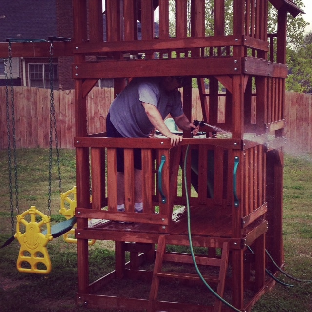 5 Easy Steps to Stain an Outdoor Structure {like a play set or deck} via TheTurquoiseHome.com