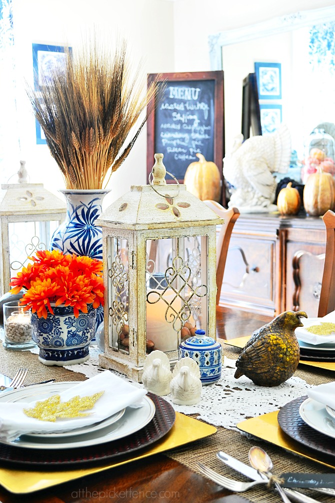 27 Gorgeous Thanksgiving Tablescapes |Blue and White Fall Dining Room