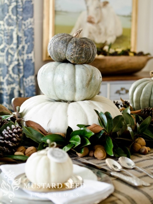 27 Gorgeous Thanksgiving Tablescapes |Simple Pumpkin and Magnolia Leaves Fall Tablescape