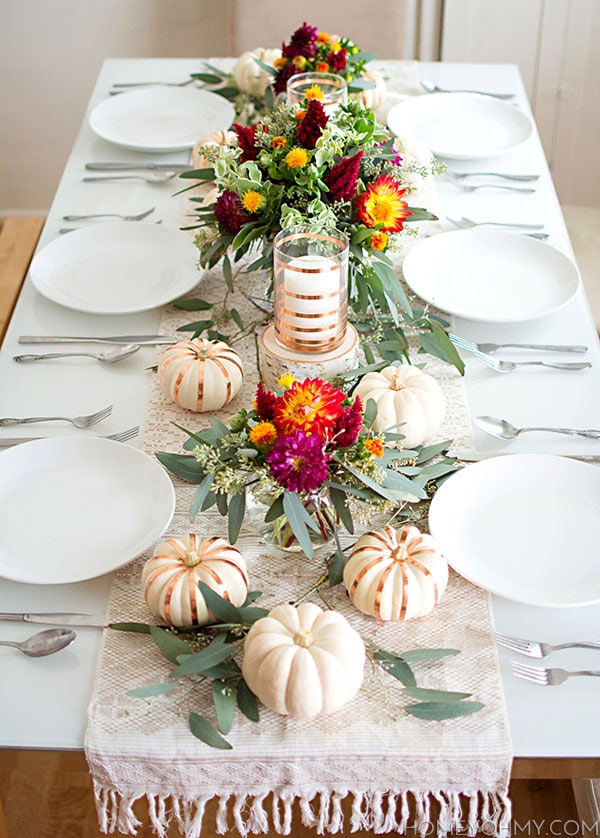 27 Gorgeous Thanksgiving Tablescapes | Festive Flowers Fall Table