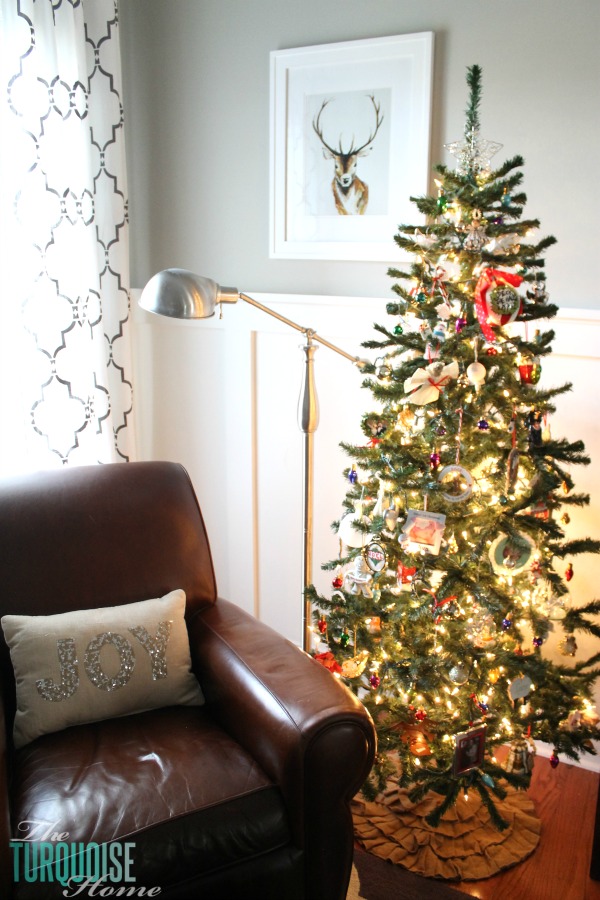 Simple Winter and Christmas Decor in the Living Room | TheTurquoiseHome.com