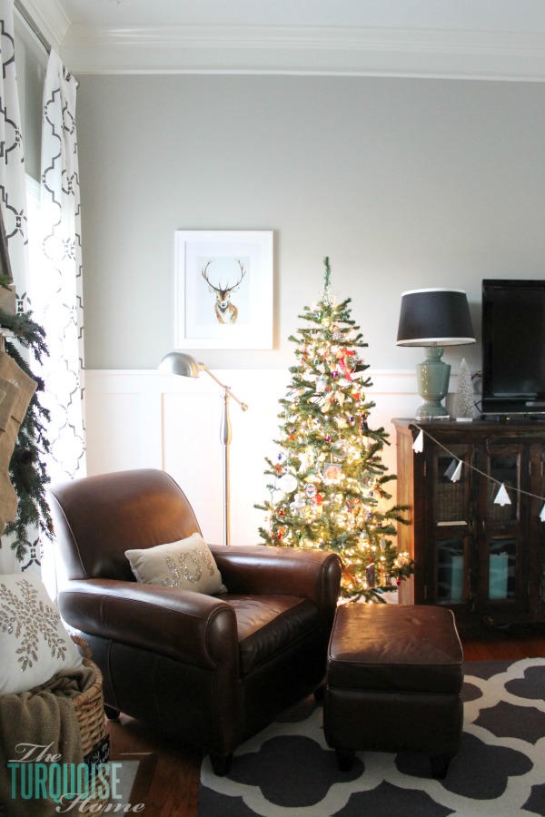 Simple Winter and Christmas Decor in the Living Room | TheTurquoiseHome.com