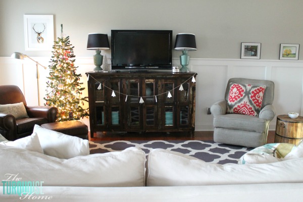 Simple Winter and Christmas Decor in the Living Room | TheTurquoiseHome.com