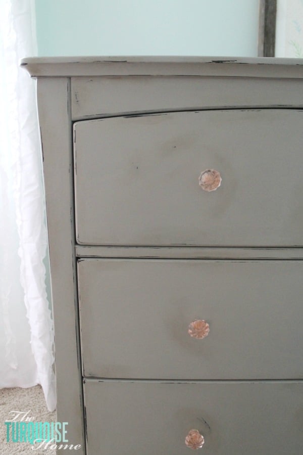 Light gray deals chalk paint dresser