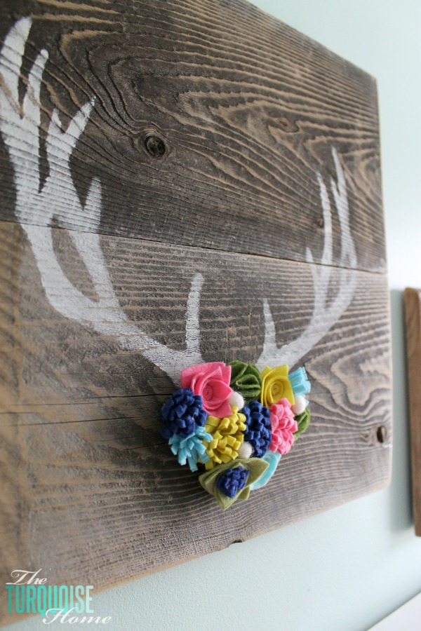 Such a sweet, girly gallery wall in a woodland nursery. All of the details at TheTurquoiseHome.com 