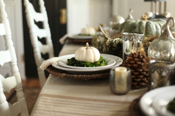 traditional-thanksgiving-table-setting