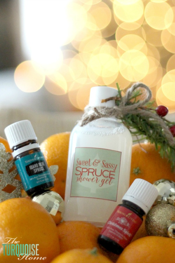 This DIY shower gel smells lil you're sipping hot code next to the Christmas tree. YUM! | Recipe and Tutorial at TheTurquoiseHome.com