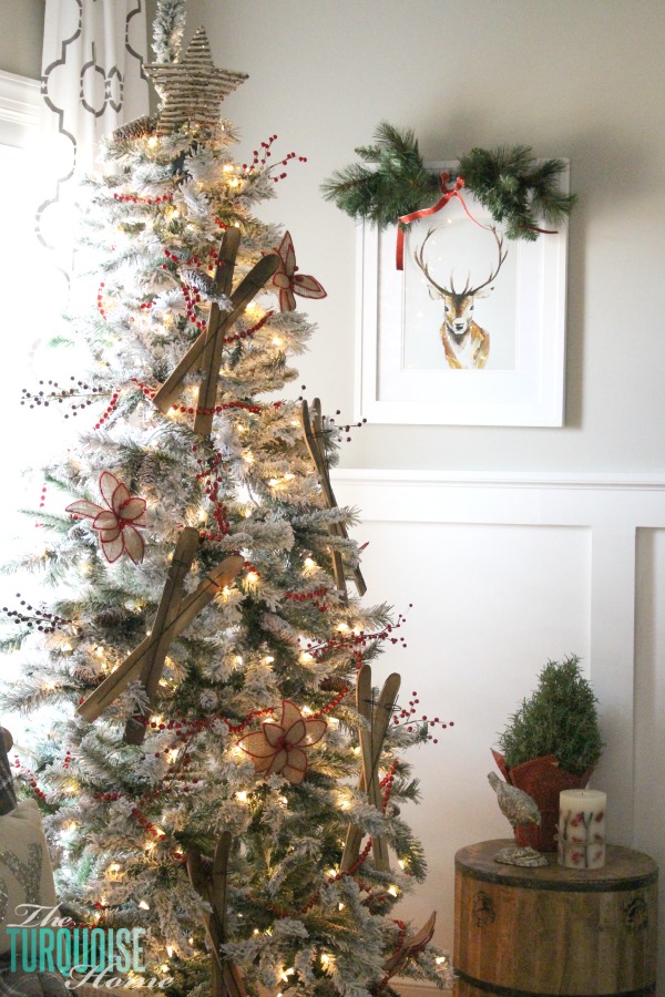 A Traditional Christmas Home Tour at TheTurquoiseHome.com