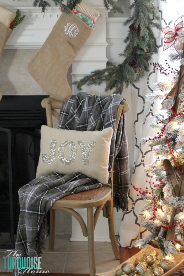 A Traditional Christmas Home Tour at TheTurquoiseHome.com