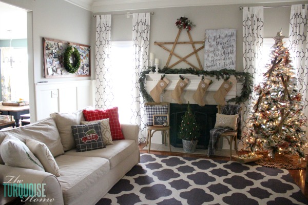 A Traditional Christmas Home Tour at TheTurquoiseHome.com