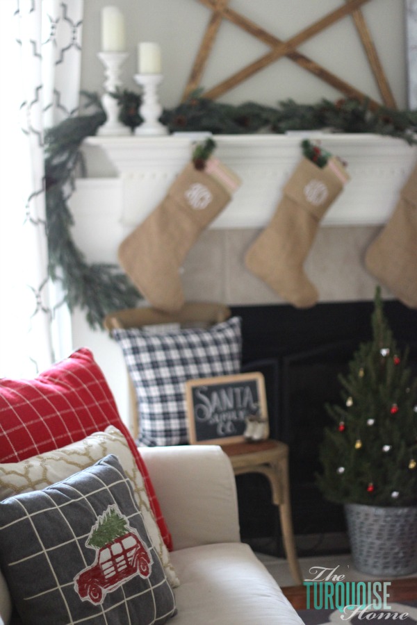 A Traditional Christmas Home Tour at TheTurquoiseHome.com