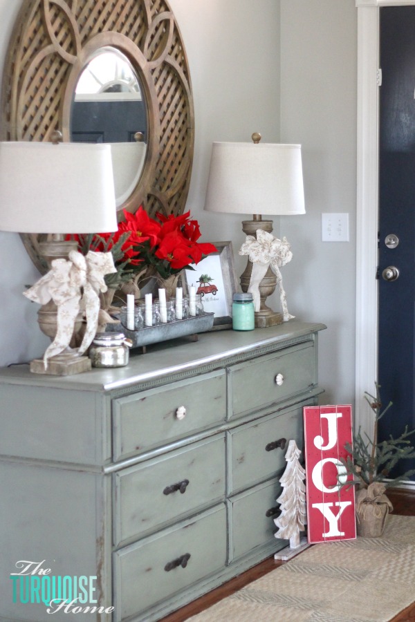 A Traditional Christmas Home Tour at TheTurquoiseHome.com