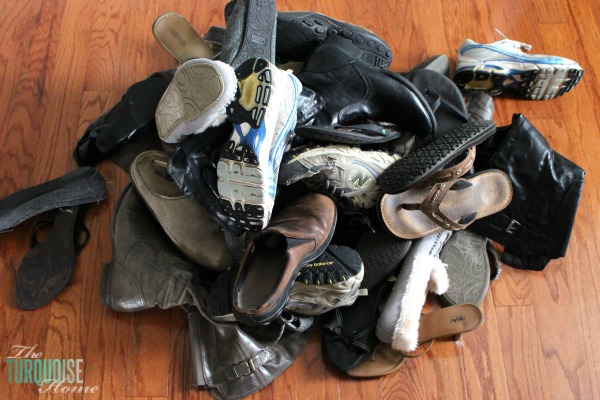 Decluttering the Master Closet {shoes} using the KonMari method | Details at TheTurquoiseHome.com