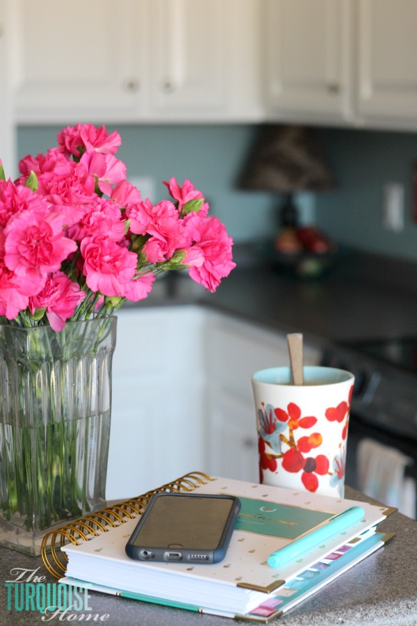 DIY Painted Kitchen Cabinets with Benjamin Moore Simply White 