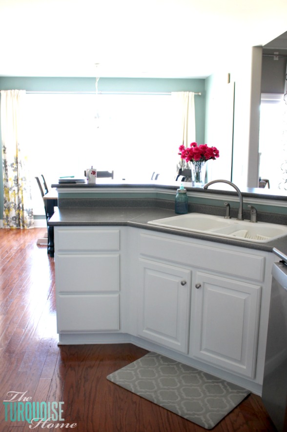 DIY Painted Kitchen Cabinets with Simply White from Benjamin Moore | Details at TheTurquoiseHome.com