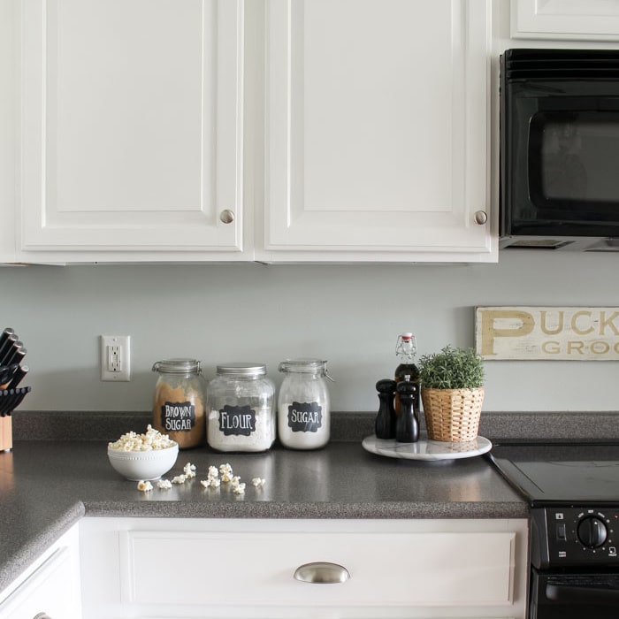 How to Paint Kitchen Cabinets without Professional Equipment
