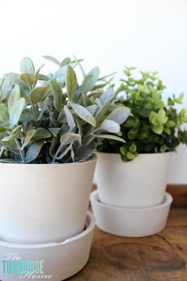 How to Give a Farmhouse Fresh Look to your Terra-cotta Pots | TheTurquoiseHome.com