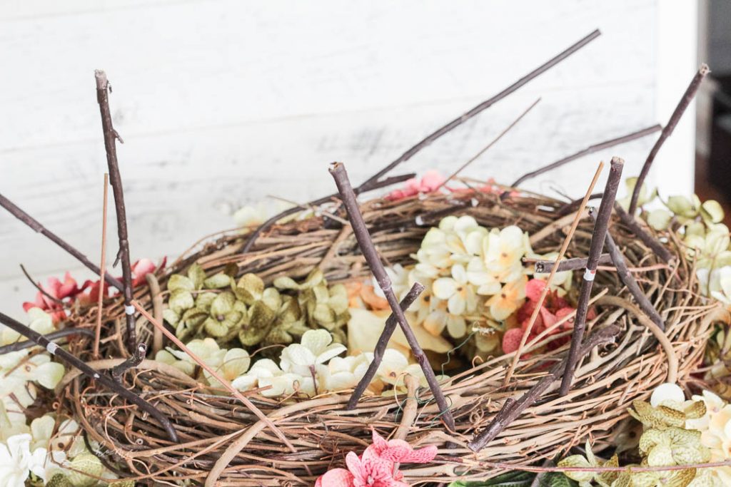 So easy and cute!! Love this DIY Faux Hydrangea Fall Wreath! 