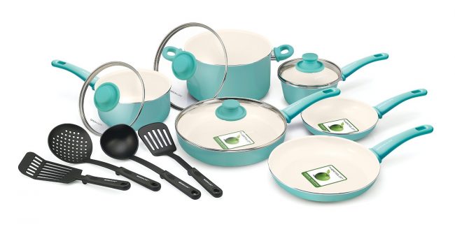 Wouldn't cooking be so fun with this turquoise cookware set? I love it!! | Top 15 Kitchen Gifts for the Turquoise Lover