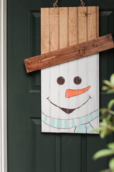 DIY Snowman Door Hanger | TheTurquoiseHome.com