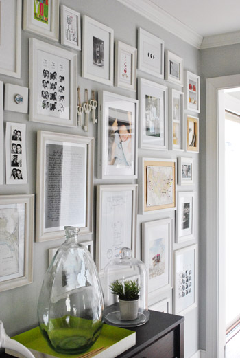 Full Wall Monotonous Gallery Wall | 5 Simple Gallery Wall Ideas