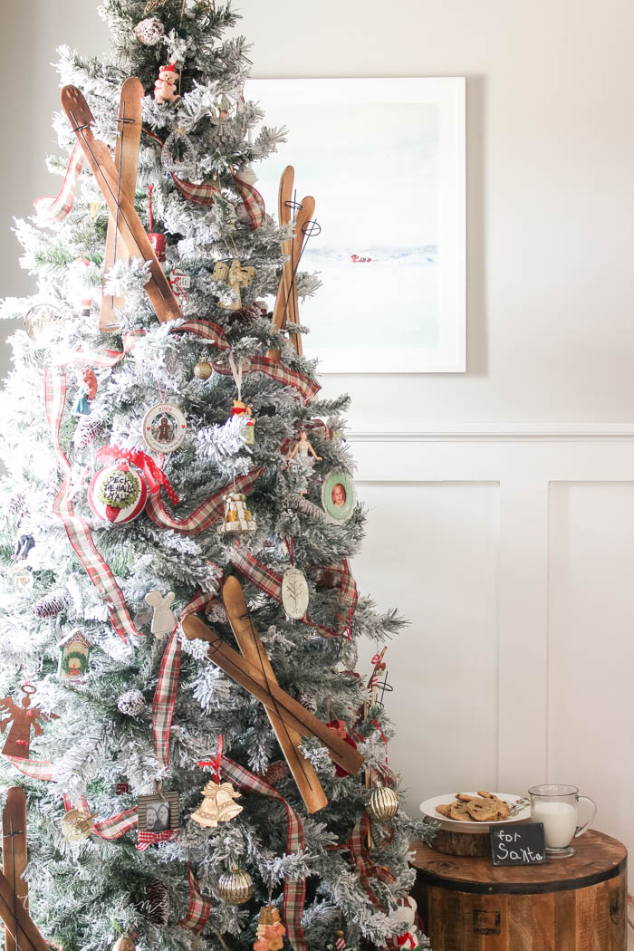 Pretty magnolia wreath Christmas mantel decor brings a rustic feel to the holiday season. Pops of navy and dusty blue are festive, yet unexpected! | Gorgeous Magnolia Wreath Christmas Mantel Decor