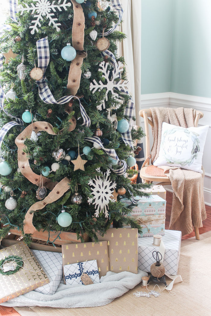 https://theturquoisehome.com/wp-content/uploads/2016/12/navy-buffalo-check-turquoise-christmas-tree-7.jpg