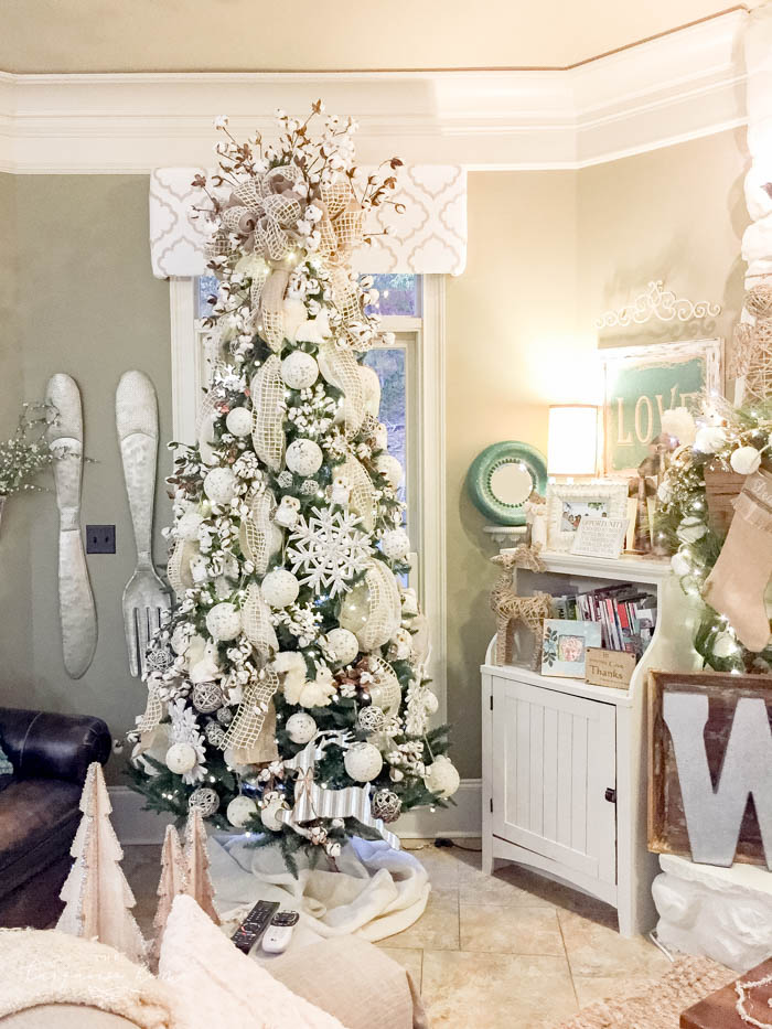 How To Decorate A Winter Wonderland Christmas Tree