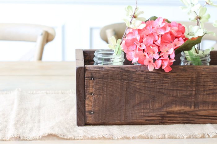 I'm in love!! I'm going to make this project ASAP! DIY Farmhouse Wooden Box Centerpiece | Kreg Jig | Woodworking | Rustic Home Decor | Farmhouse Decor