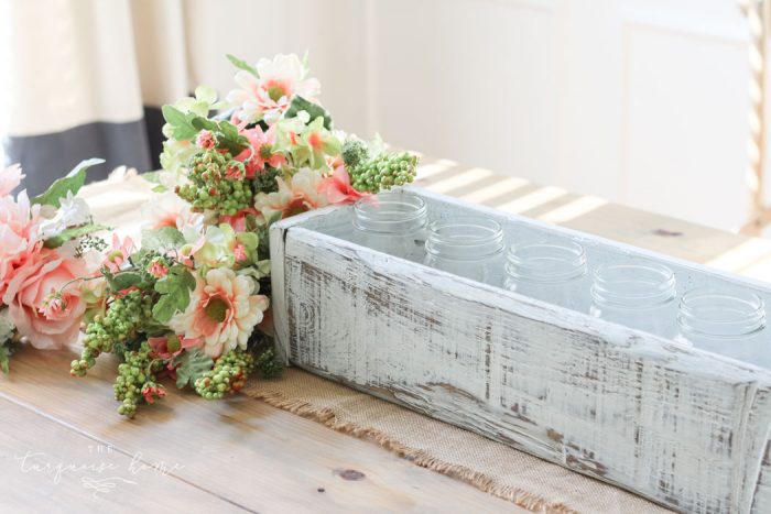 I'm in love!! I'm going to make this project ASAP! DIY Farmhouse Wooden Box Centerpiece | Kreg Jig | Woodworking | Rustic Home Decor | Farmhouse Decor