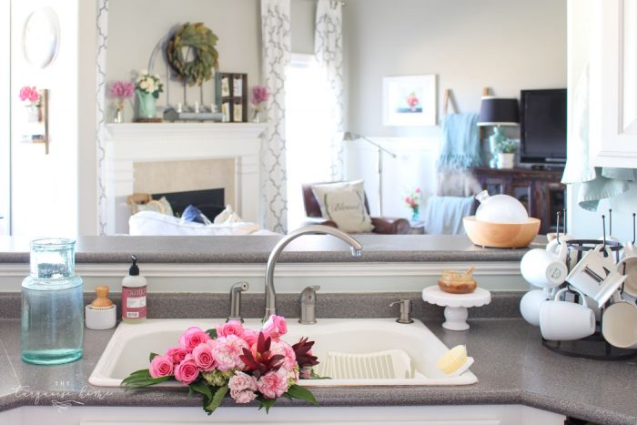 Isn't this just the prettiest pink and turquoise mantel?! Simple Floral Spring Mantel