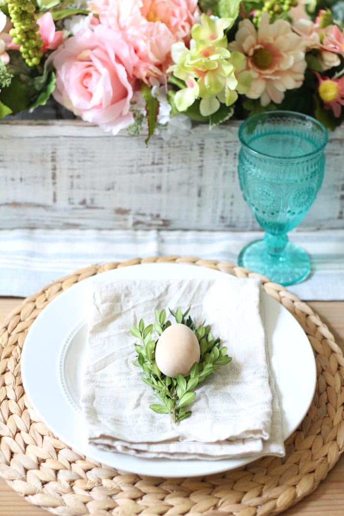 Simply perfect!! A simple Spring tablescape and entry way