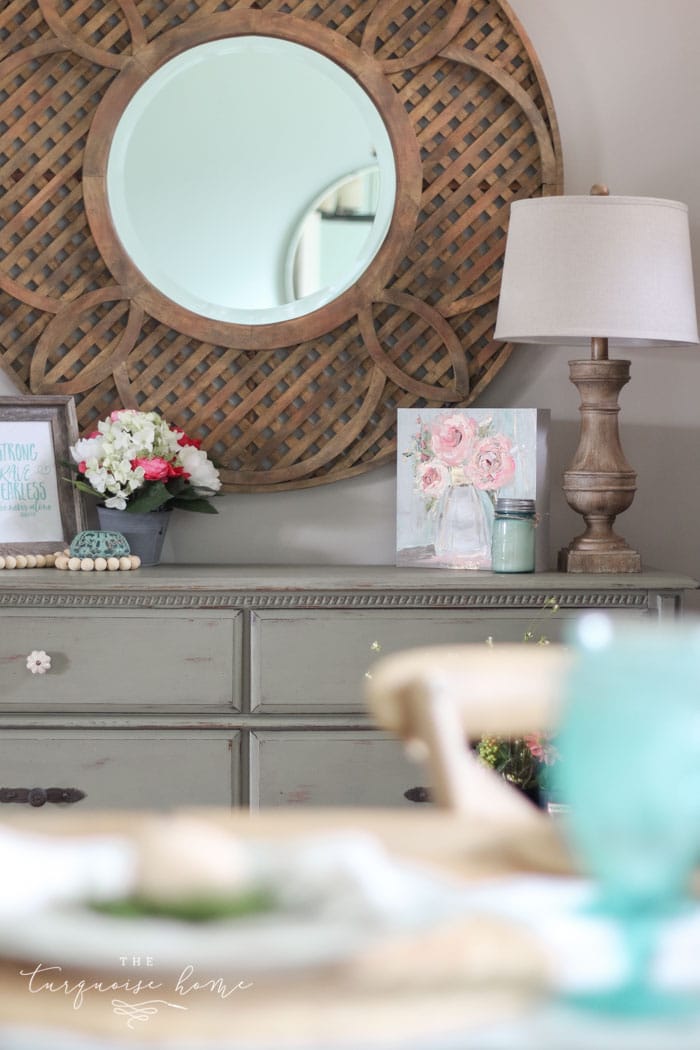 Simply perfect!! A simple Spring tablescape and entry way