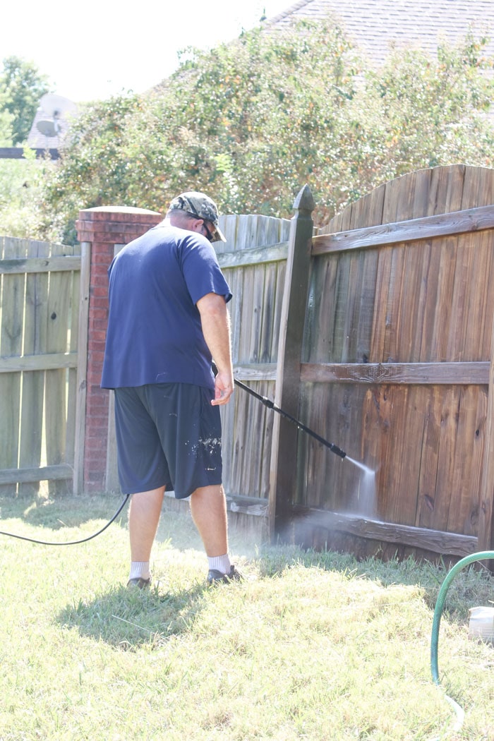 How to Paint a Wood Fence the Fast and Easy Way