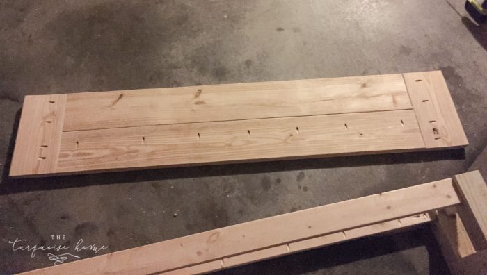 Amazing!! Build this DIY Farmhouse Bench for less than $40!