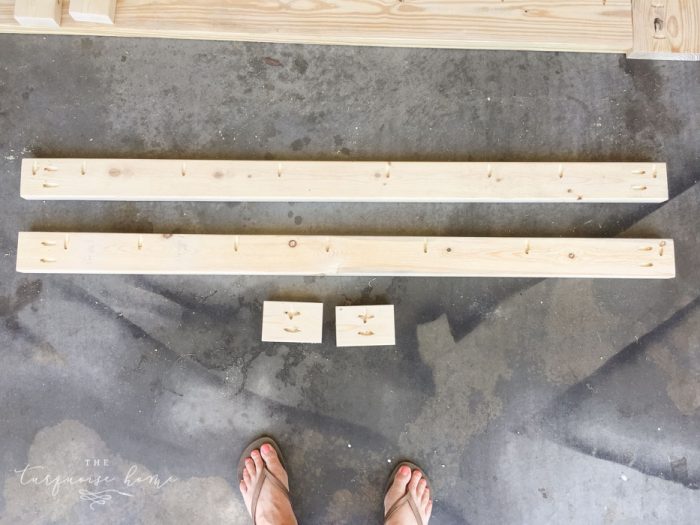 Amazing!! Build this DIY Farmhouse Bench for less than $40!