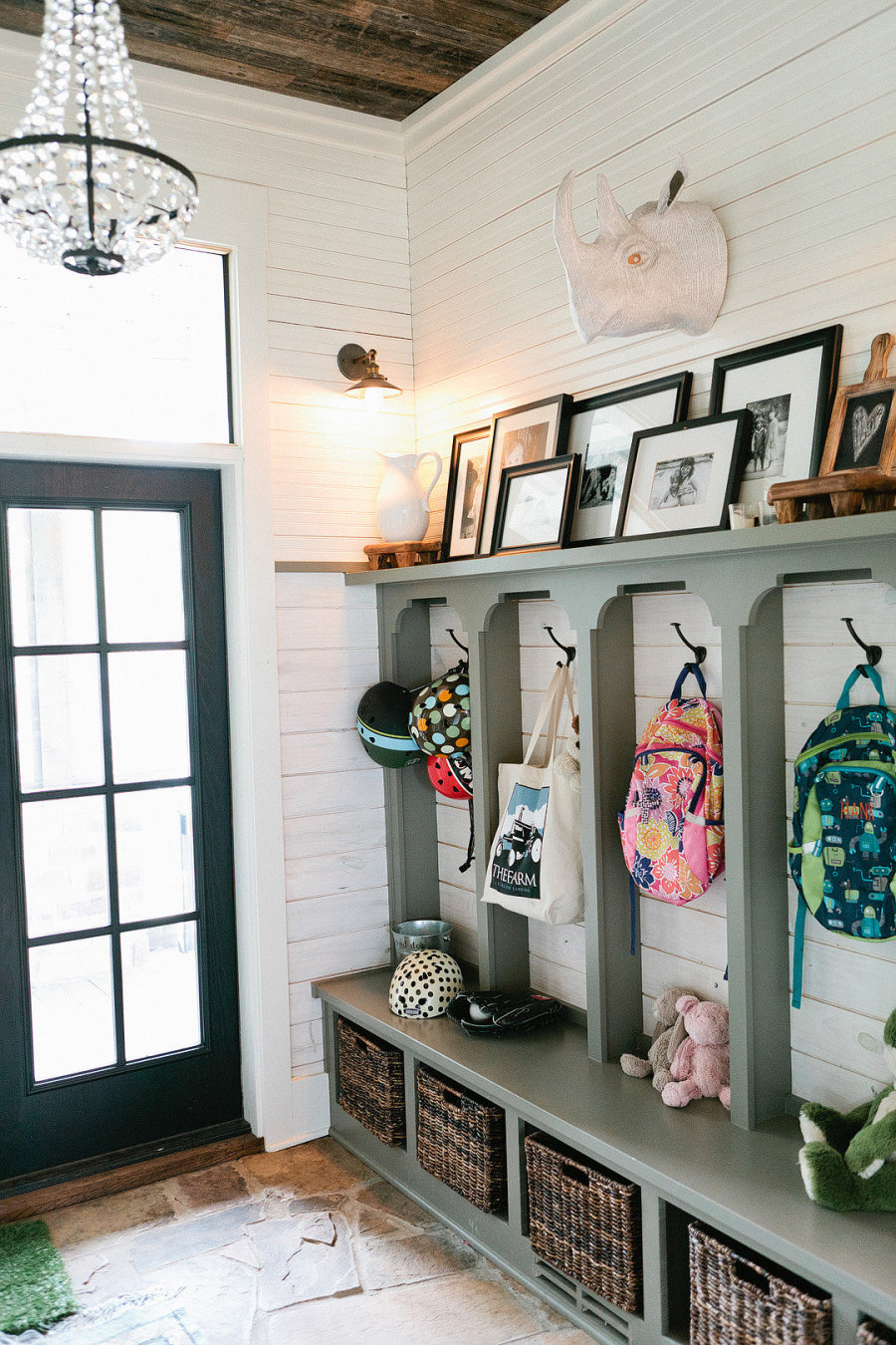 Mudroom Vintage Wall Hooks Design Ideas