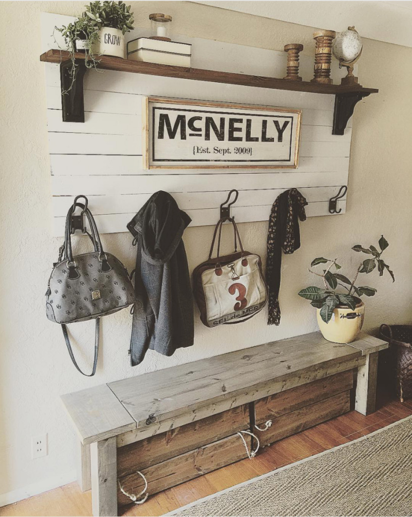 Great, simple mudroom ideas with hooks, a bench and baskets!