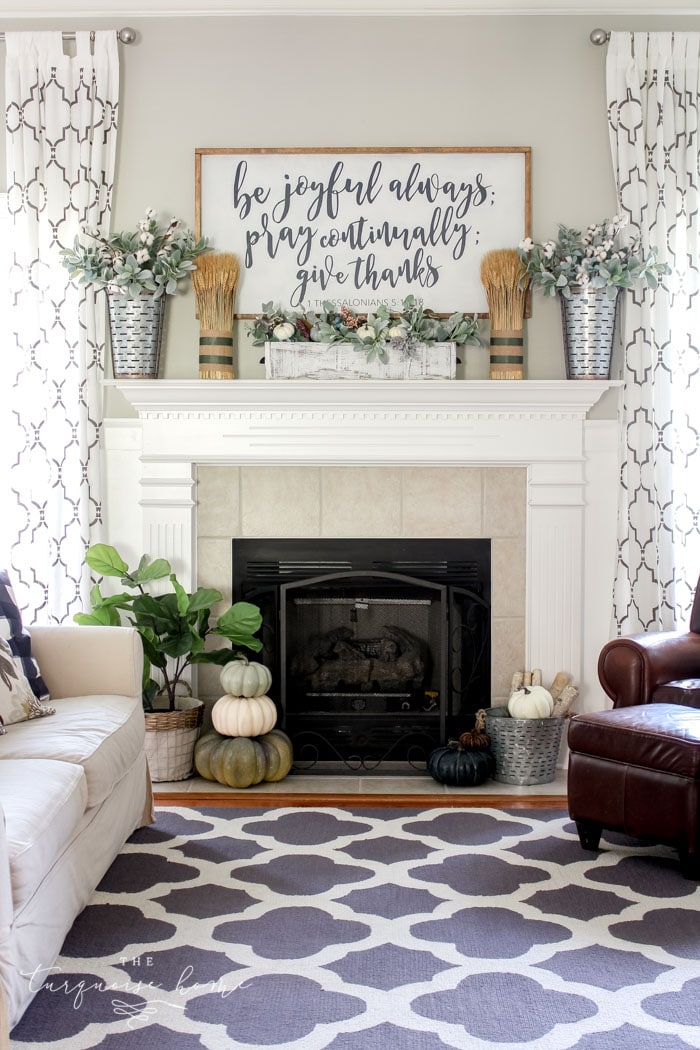 Love these simple tips for decorating for fall!! Simple farmhouse fall mantel with a DIY wooden sign 