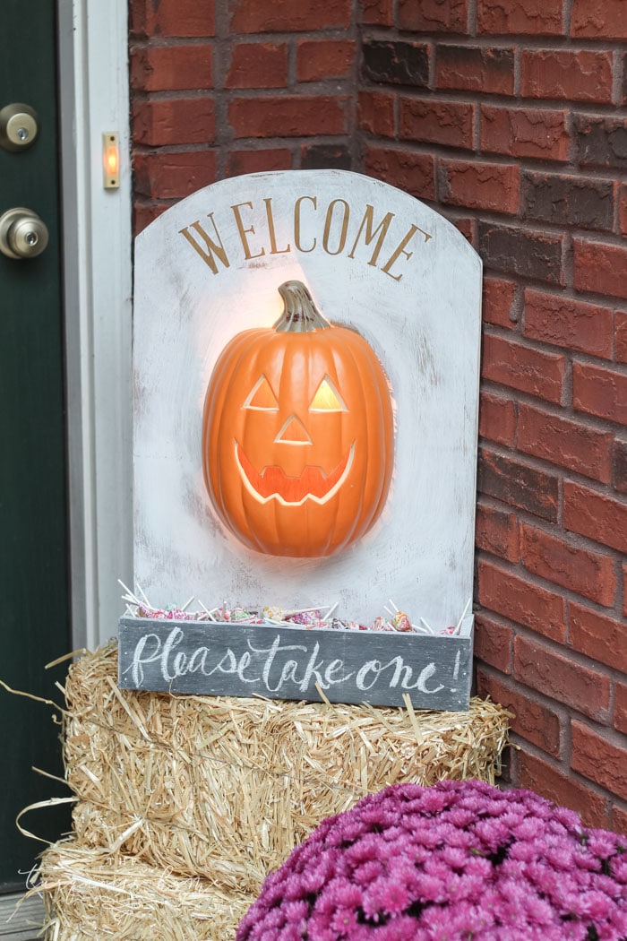 DIY Lighted Pumpkin Candy Holder