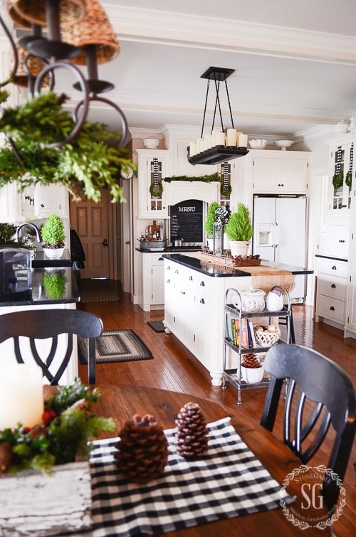 https://theturquoisehome.com/wp-content/uploads/2017/11/Farmhouse-Christmas-Kitchen3.jpg